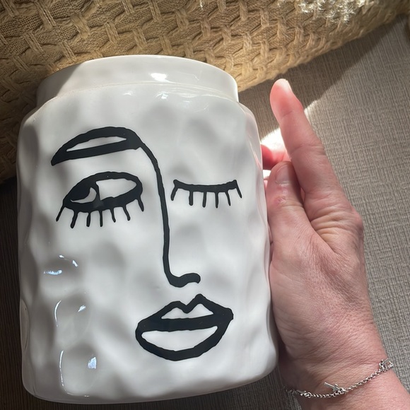 Wink wink Outlined Face Vase NWOT - Picture 4 of 7